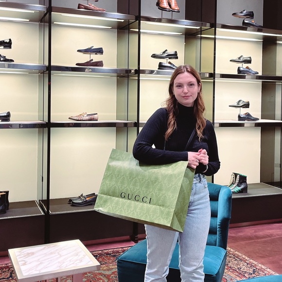 Meet your Posher, Kendall - Picture 2 of 3